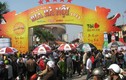 Uống bia miễn phí đông như trẩy hội tại Hà Nội
