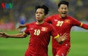 Việt Nam 2-1 Malaysia: Văn Quyết lập siêu phẩm