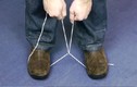Thủ thuật cắt dây đơn giản không cần dùng kéo