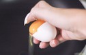 Trở thành đầu bếp chuyên nghiệp với chiêu đập trứng bằng 1 tay
