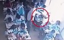 Video: Giáo viên Trung Quốc đánh nữ sinh ngất xỉu