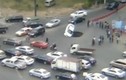 Hố tử thần nuốt chửng ôtô trên đường phố Trung Quốc