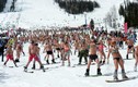 Kỷ lục gần 2.000 người mặc đồ tắm trượt tuyết 