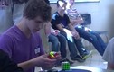Chàng trai tuổi teen lập kỷ lục thế giới về xoay Rubik