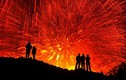 Ngoạn mục cảnh núi lửa phun trào dung nham đỏ rực