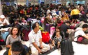 Máy bay liên tục trễ chuyến, hàng nghìn khách vạ vật ở Tân Sơn Nhất