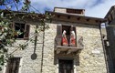 Ngỡ ngàng những ngôi nhà bằng đá chỉ 1 Euro ở Italy