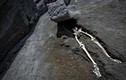 Phát hiện hài cốt bị đá khổng lồ rơi nát đầu 2.000 năm trước