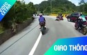 Video: Ôm cua ẩu, mô tô đâm thẳng ôtô bên đường