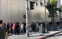 Apple Store tê liệt ngày mở bán, nhiều người không thể mua iPhone mới