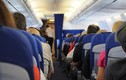 Tiếp viên đau đầu vì khách Trung Quốc liên tiếp "cầm nhầm" trên máy bay