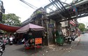 Hà Nội: Vòm cầu đường sắt quây tôn kín, hàng rong nhếch nhác sau thí điểm đục thông