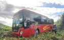 Khánh Hoà: Xe khách chở người nước ngoài mất lái lao xuống vực sâu