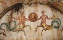 Phát hiện hình vẽ chó săn địa ngục trên ngôi mộ 2.200 năm tuổi 