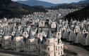 Bên trong “thị trấn ma” với hơn 500 biệt thự bị bỏ hoang 