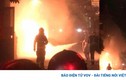 Cháy nổ hộp công tơ do quá tải điện giữa đêm ở Hà Nội