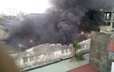 Cháy dữ dội Công ty ô tô Hòa Bình tại HN