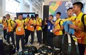 Olympic Việt Nam đến Jakarta, khởi động ngay tại sân bay