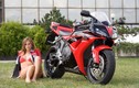 Xem mẫu Tây “lột đồ” trên siêu môtô Honda CBR1000RR