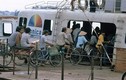 Kho ảnh khổng lồ về VN 1991-1993: Trên dòng sông Sài Gòn