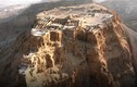 Kỳ quan pháo đài cổ trên đỉnh núi dựng đứng vùng Biển Chết