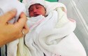 Bé gái sơ sinh 1 ngày tuổi bị bỏ trong thùng xốp