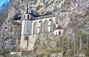 Cận cảnh kỳ quan nhà thờ trong hang núi độc nhất châu Âu 