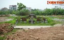 Lăng mộ đá cổ khổng lồ chơ vơ giữa cánh đồng Hà Nội