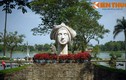 Bí mật của bức tượng cô gái VN bên bờ sông Hương