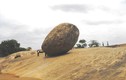 Sự thực choáng váng hòn đá cổ cân bằng trên dốc thách thức người dịch chuyển