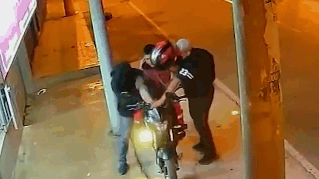 Video: Đi cướp xe máy, nam thanh niên lỡ tay bắn chết đồng bọn
