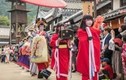 Nghi lễ rước dâu lạ lùng ở Nhật Bản khiến cô dâu 'toát mồ hôi'