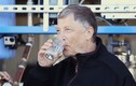 Tỷ phú Bill Gates uống nước tái chế từ phân người