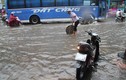 Hà Nội: Người dân “thi bơi” giữa ma trận giao thông