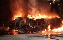 Video: Hiện trường vụ hỏa hoạn khiến 2 người bị chết cháy trong xe tải