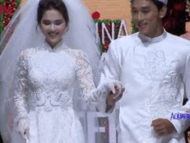 Video: Ngọc Trinh bất ngờ được tặng nhẫn cầu hôn ngay trên sàn catwalk