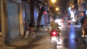 Video: Người phụ nữ đi xe Lead lạng lách đánh võng gây chú ý cộng đồng mạng