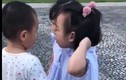 Video: Màn bênh nhau bá đạo của cặp sinh đôi