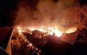 Cháy xưởng bông Củ Chi: Hàng trăm chiến sĩ xuyên đêm dập lửa