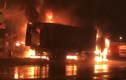 Hiện trường kinh hoàng vụ cháy xe tải và container cạnh cây xăng