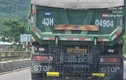 Quảng Nam: Xe chở cát ướt “vô tư” lưu thông trên quốc lộ 14B