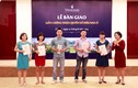 Vinhomes bàn giao hàng trăm sổ đỏ đợt hai cho khách hàng