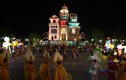 Du khách đổ về Asia Park vui Lễ hội đèn lồng