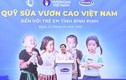 Quỹ sữa Vươn cao VN và Vinamilk trao 64.000 ly sữa cho trẻ em Bình Định