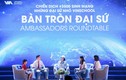 Dương Tử Quỳnh thảo luận bàn tròn với các “Đại sứ nhỏ” Vinschoo trong chiến dịch 3500Live