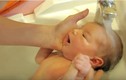 Các bệnh viện Tây tắm cho trẻ sơ sinh như thế nào?