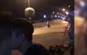 Video: Hai quái xế lao vào nhau khiến xe trượt dài, tóe lửa 
