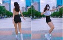Ăn mặc phản cảm nhảy trên phố Nguyễn Huệ, gái xinh gây xôn xao