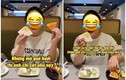 Bổ bưởi như cắt cam, nhà hàng lẩu khiến netizen khó hiểu
