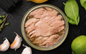 Có cần đun nóng thịt, cá hộp trước khi ăn để ngừa ngộ độc Botulinum?